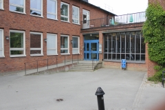 The entrance to Samuelsson lecture hall at Nobels väg 11