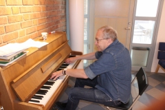 Mats Wahlgren at the MTC piano