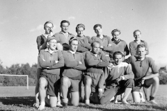Photo taken by Gunnar Grant 1952.  The anatomy teachers´ football team on the plane close to Norrbacka, where my anatomy course met our teachers. Front row, from left to right: Bernt Blomquist (later defense chief), Johannes Rhodin (PhD thesis 1954 under Fritiof Sjöstrand, moved to the US, back in the late 1970ies for a few years at KI as professor of anatomy, again to the US, Tampa, Florida), Fritiof Sjöstrand (see essay by Björn Afzelius on the KI home page), Ragnar Thunell, n:o 5 not identified. Back row, from left to right: Uno Axelsson (later assistant professor of ophthalmology), Carl-Axel Carlsson (later neurosurgeon in Gothenburg), Halvorsen?, no. 4 not idenfied, Sigfrid /Sigge/ Blom (later professor of clinical neurophysiology in Uppsala), no. 6 not identified.